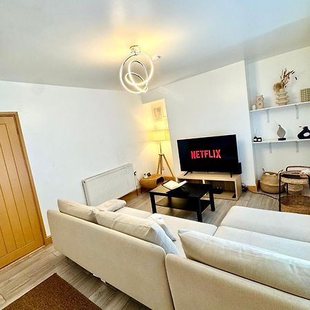 Contractor Haven- 3Bdr Crew House, Free Parking, Fast Wifi & Private Garden Apartment Nottingham Ngoại thất bức ảnh