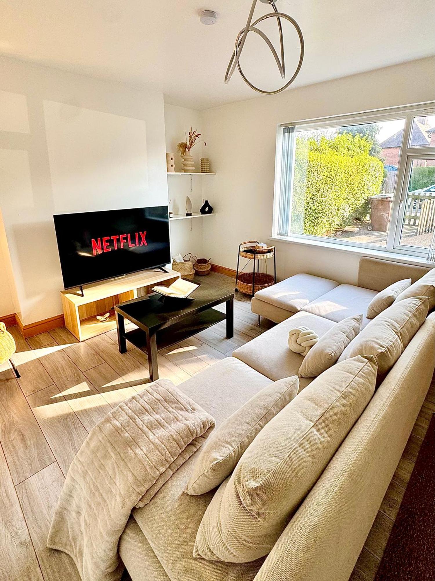 Contractor Haven- 3Bdr Crew House, Free Parking, Fast Wifi & Private Garden Apartment Nottingham Ngoại thất bức ảnh
