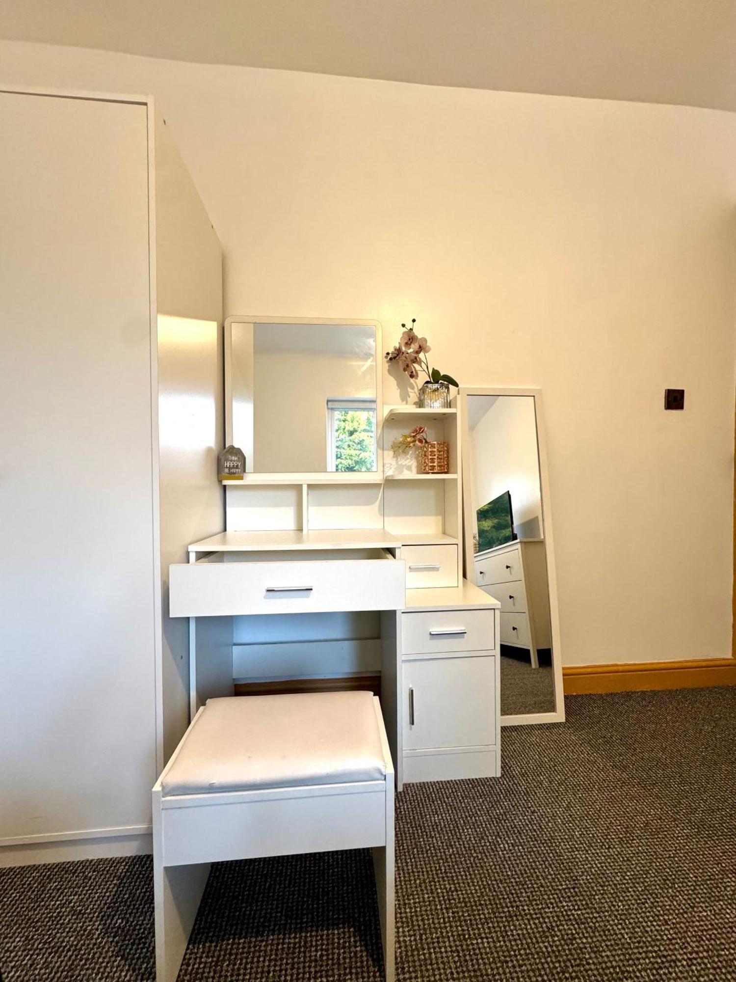 Contractor Haven- 3Bdr Crew House, Free Parking, Fast Wifi & Private Garden Apartment Nottingham Ngoại thất bức ảnh