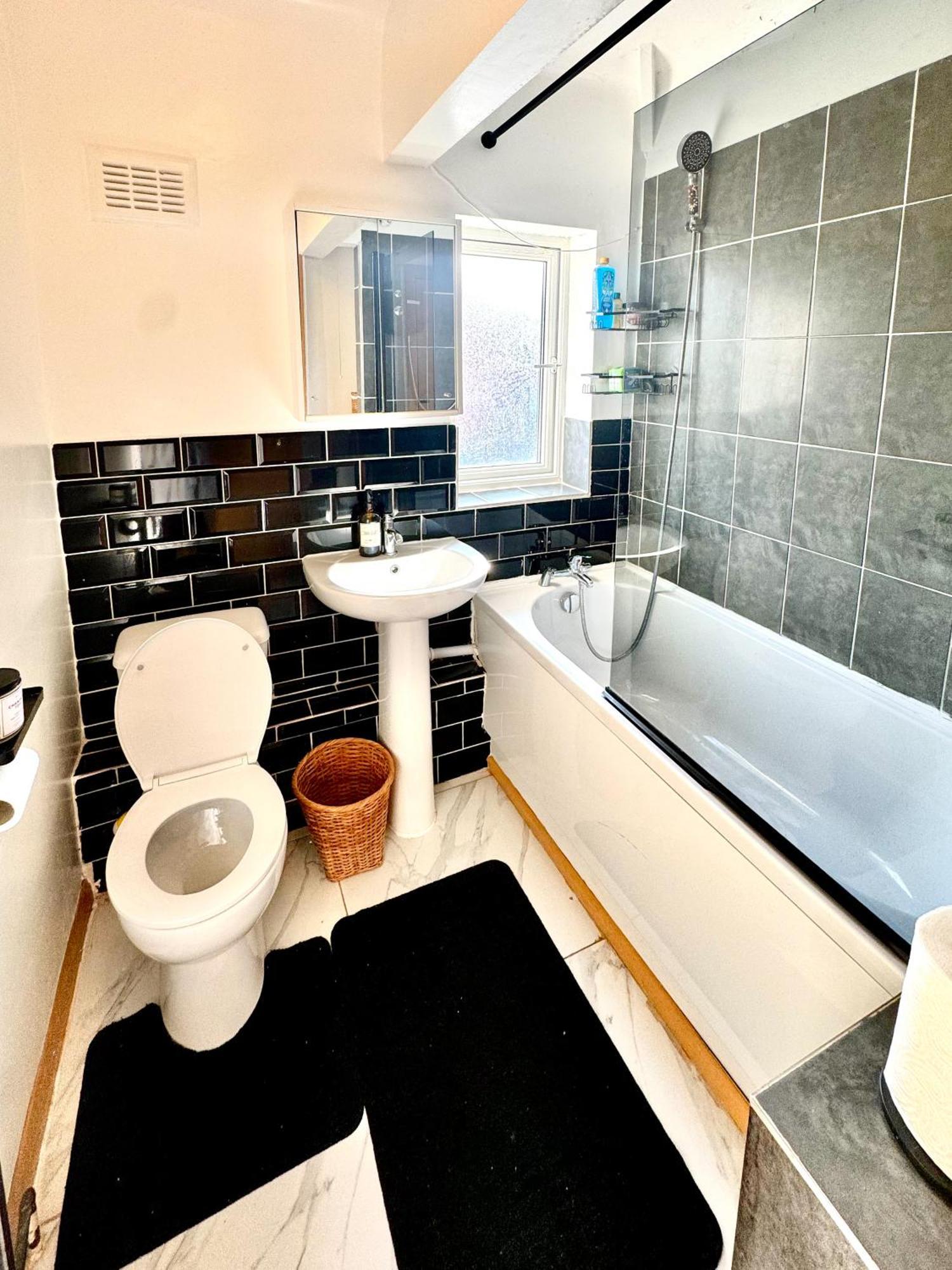 Contractor Haven- 3Bdr Crew House, Free Parking, Fast Wifi & Private Garden Apartment Nottingham Ngoại thất bức ảnh