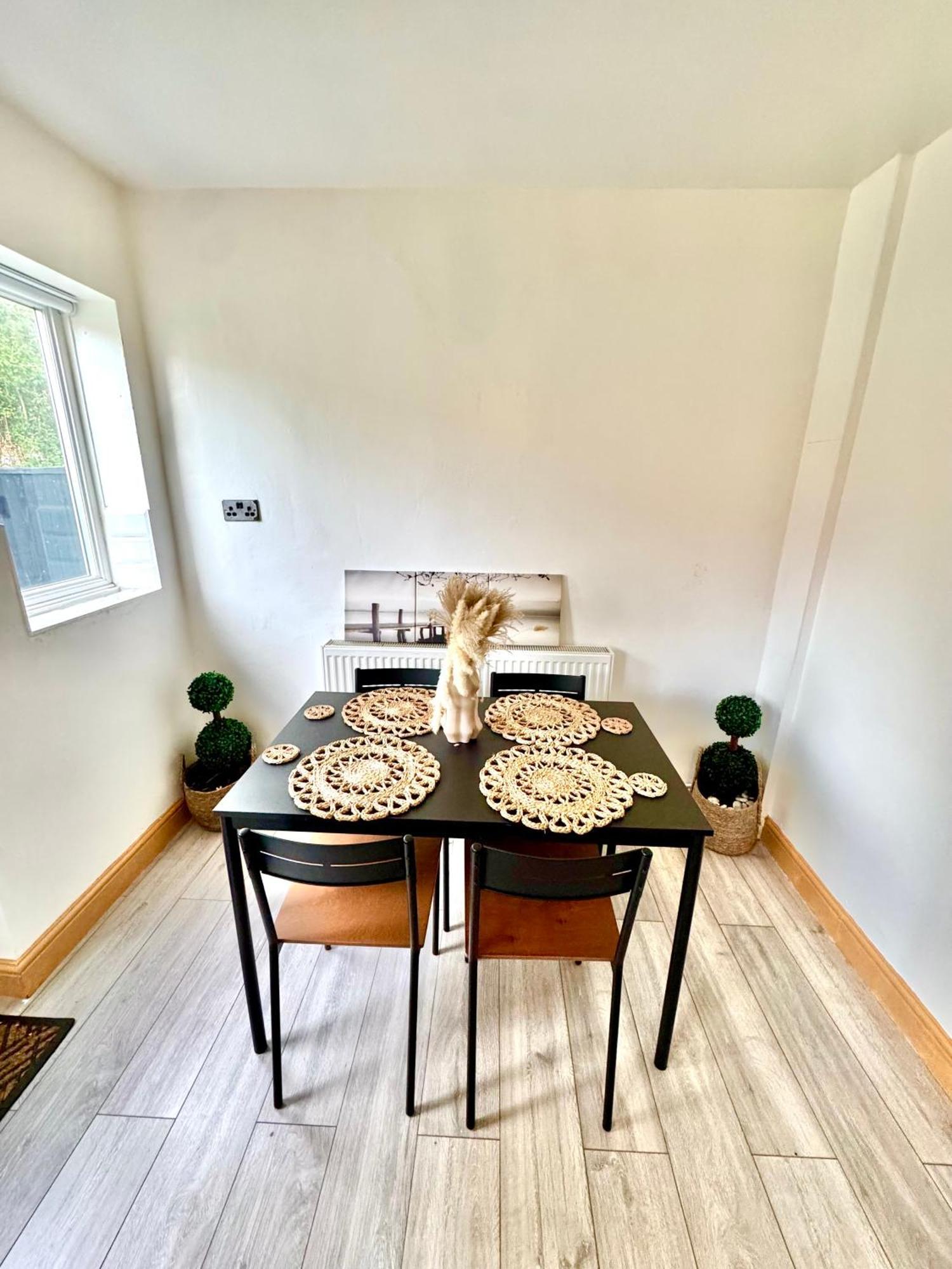 Contractor Haven- 3Bdr Crew House, Free Parking, Fast Wifi & Private Garden Apartment Nottingham Ngoại thất bức ảnh
