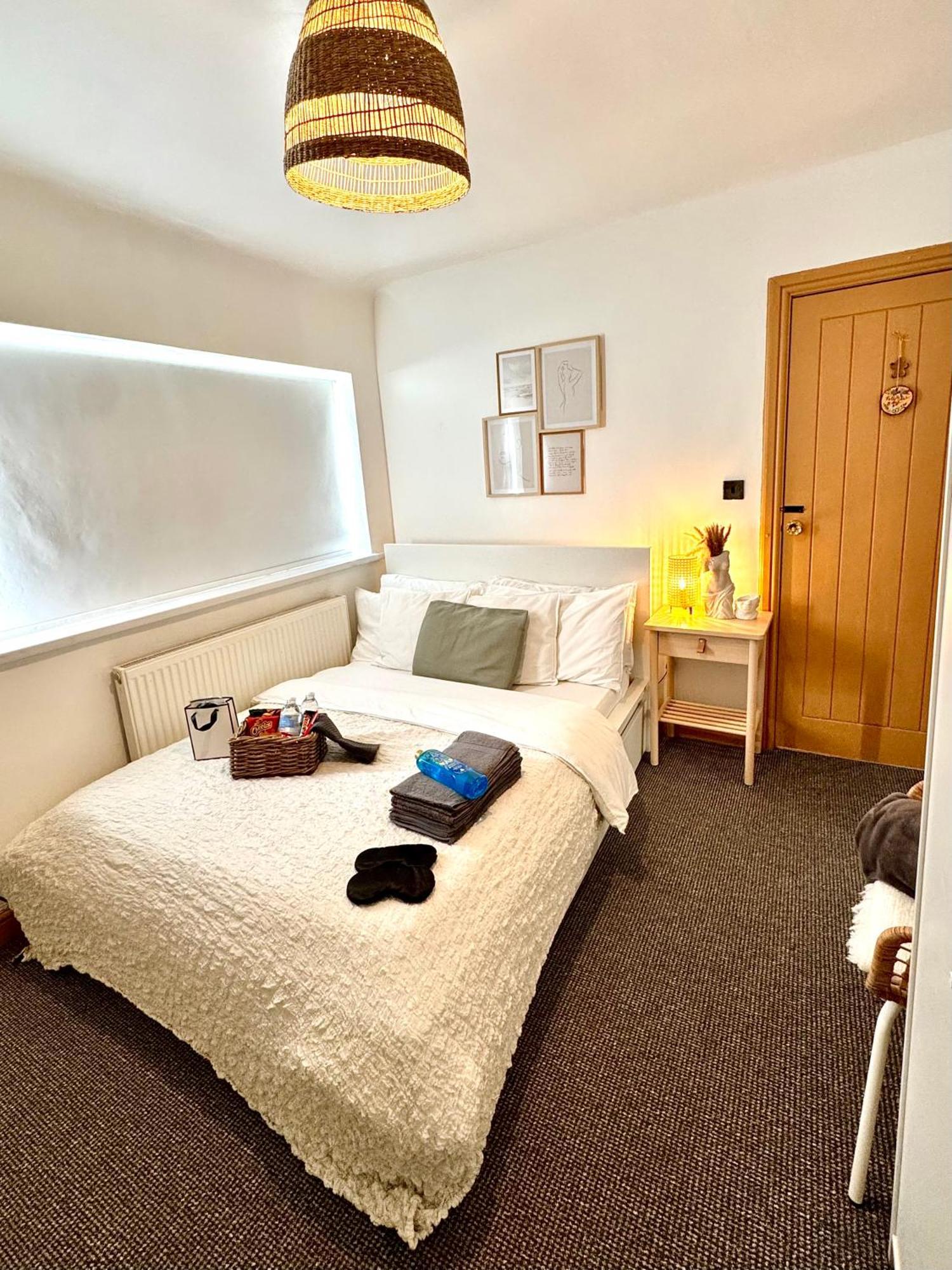 Contractor Haven- 3Bdr Crew House, Free Parking, Fast Wifi & Private Garden Apartment Nottingham Ngoại thất bức ảnh