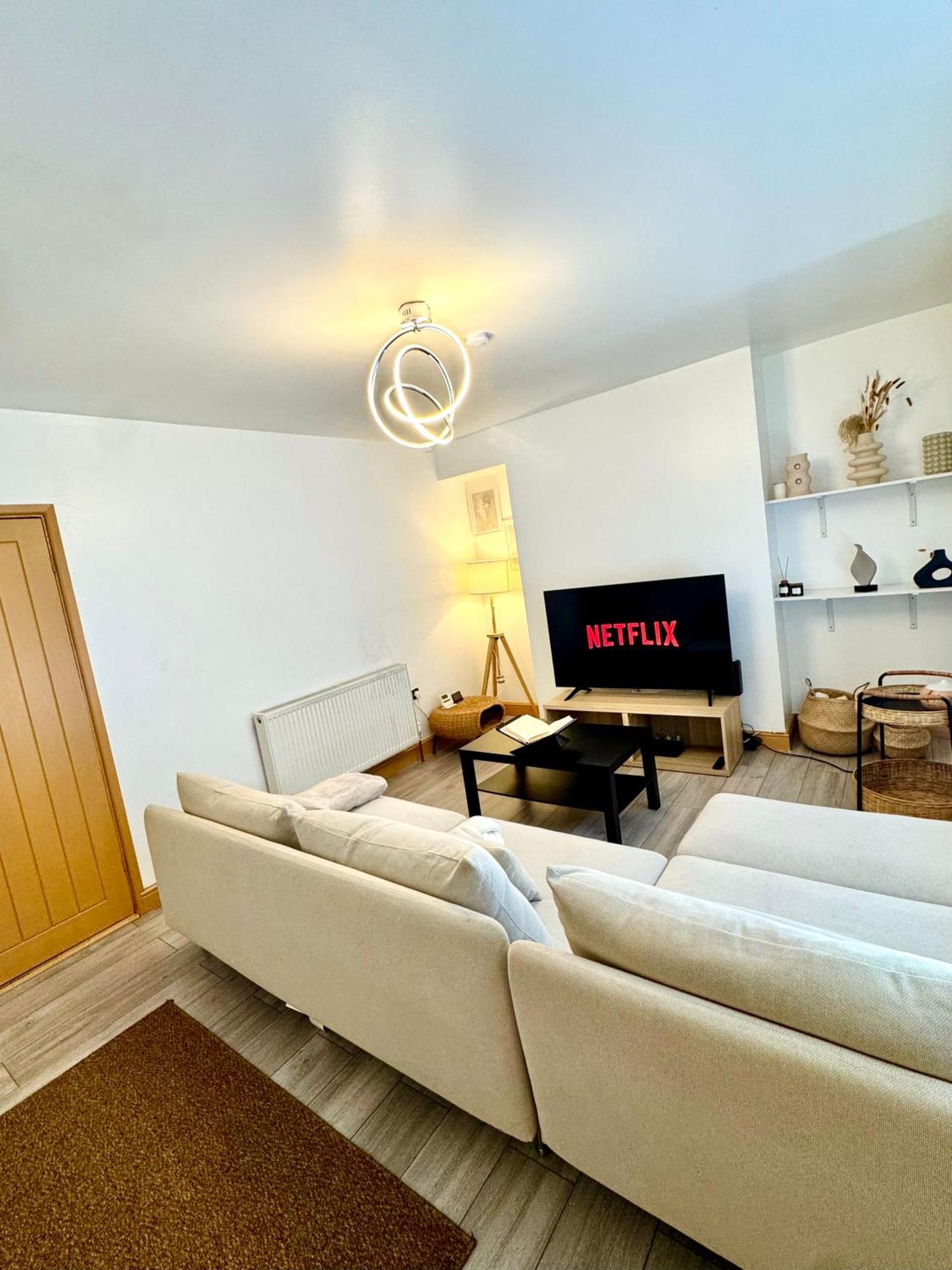 Contractor Haven- 3Bdr Crew House, Free Parking, Fast Wifi & Private Garden Apartment Nottingham Ngoại thất bức ảnh